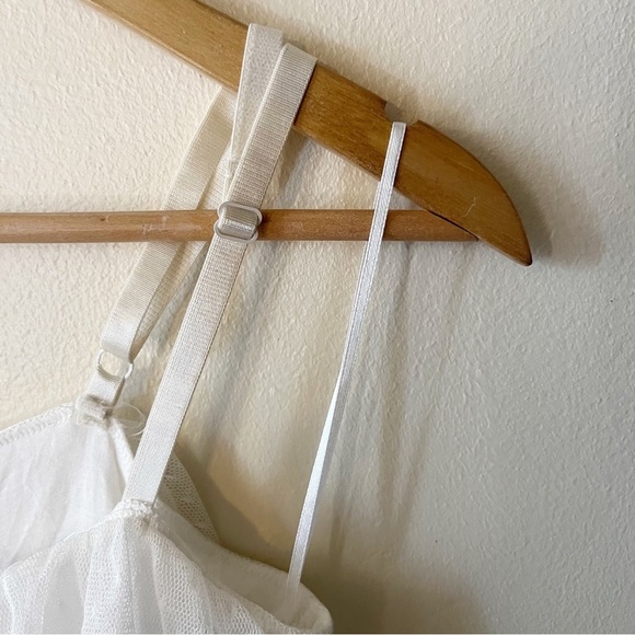 Temperance White Lace Tiered Ruffle Tank Top Bra Strap Adjustable Women’s Small - Picture 4 of 10